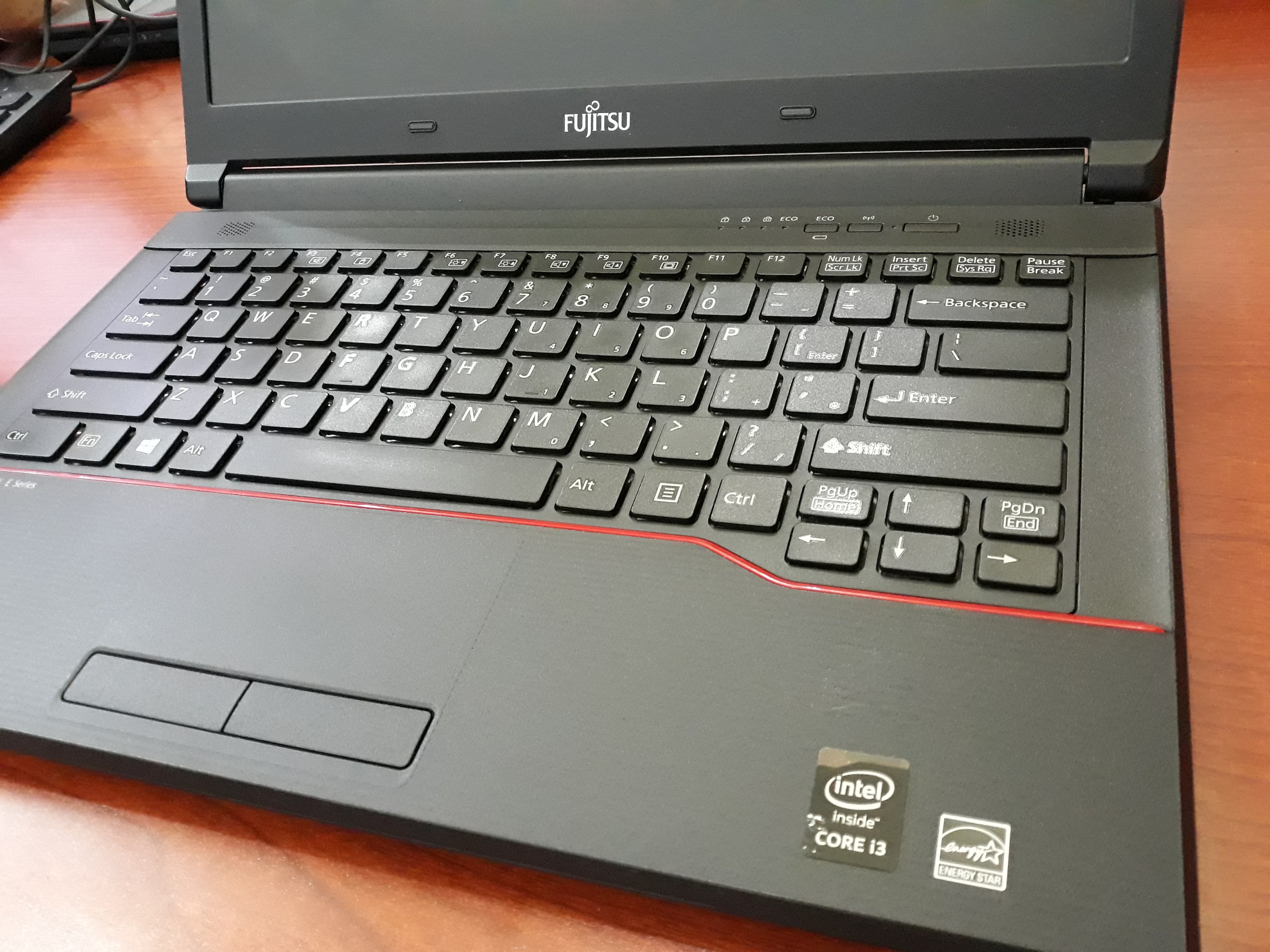 Laptop Fujitsu Lifebook E544 i3 4000 Ram 4gb SSD 120GB